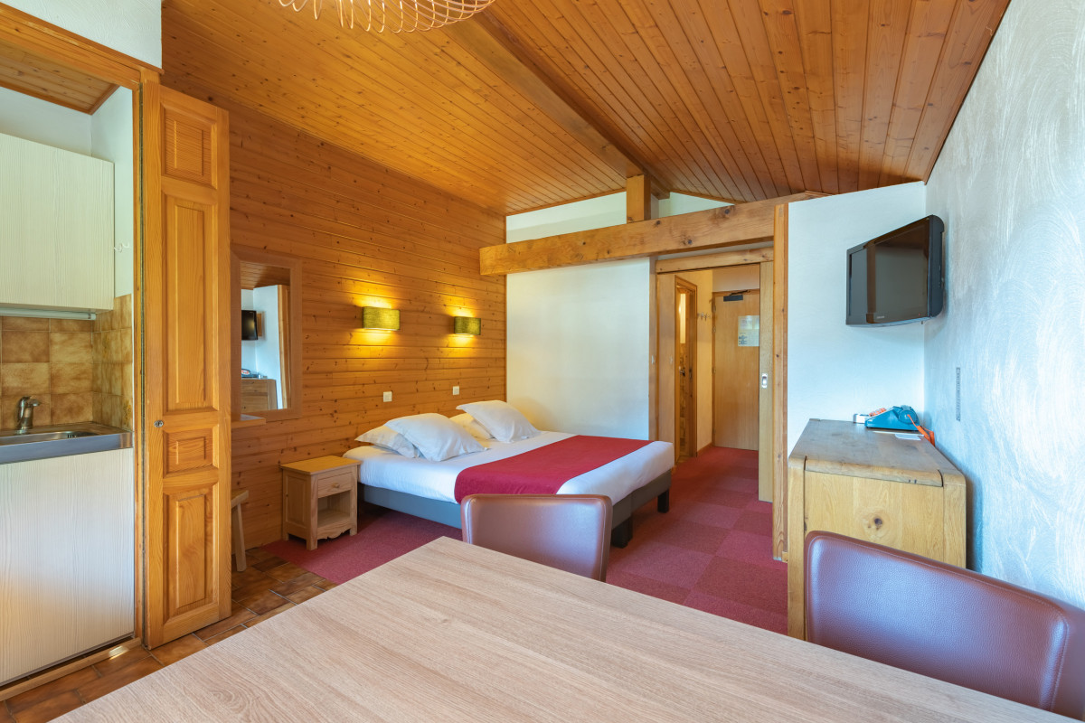 Chambre Confort Famille - © Hôtel Les Côtes Morzine Chambre Confort Famille