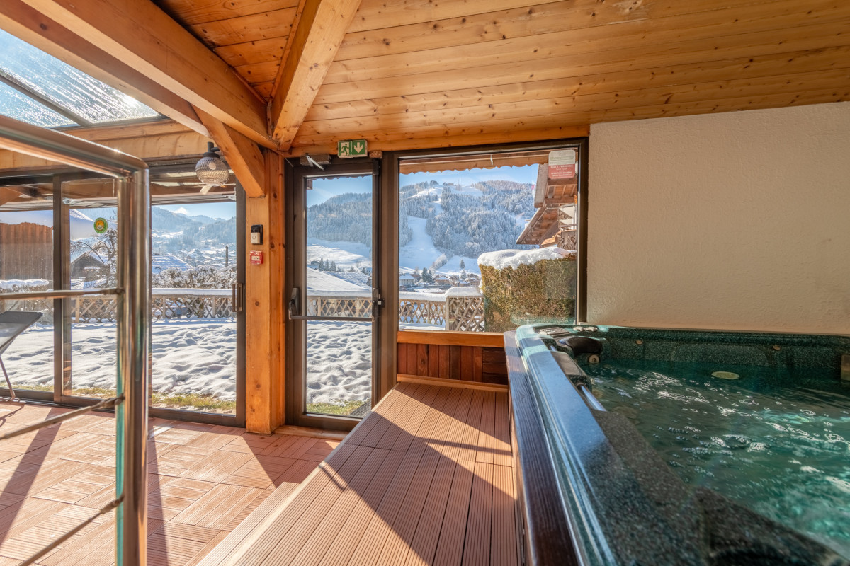 Jacuzzi - © Hôtel Les Côtes Morzine Jacuzzi