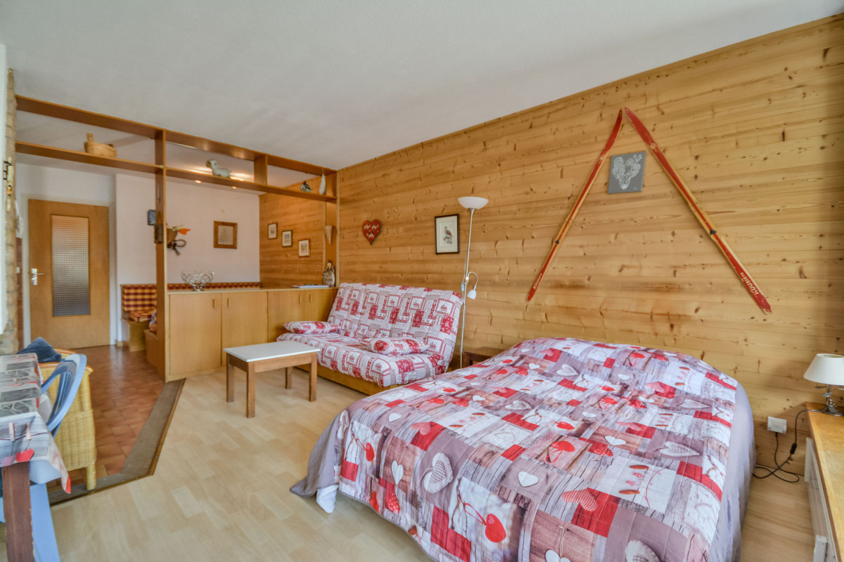 _lv_images__lot_0000050061_02_7007436 _lv_images__lot_0000050061_02_7007436