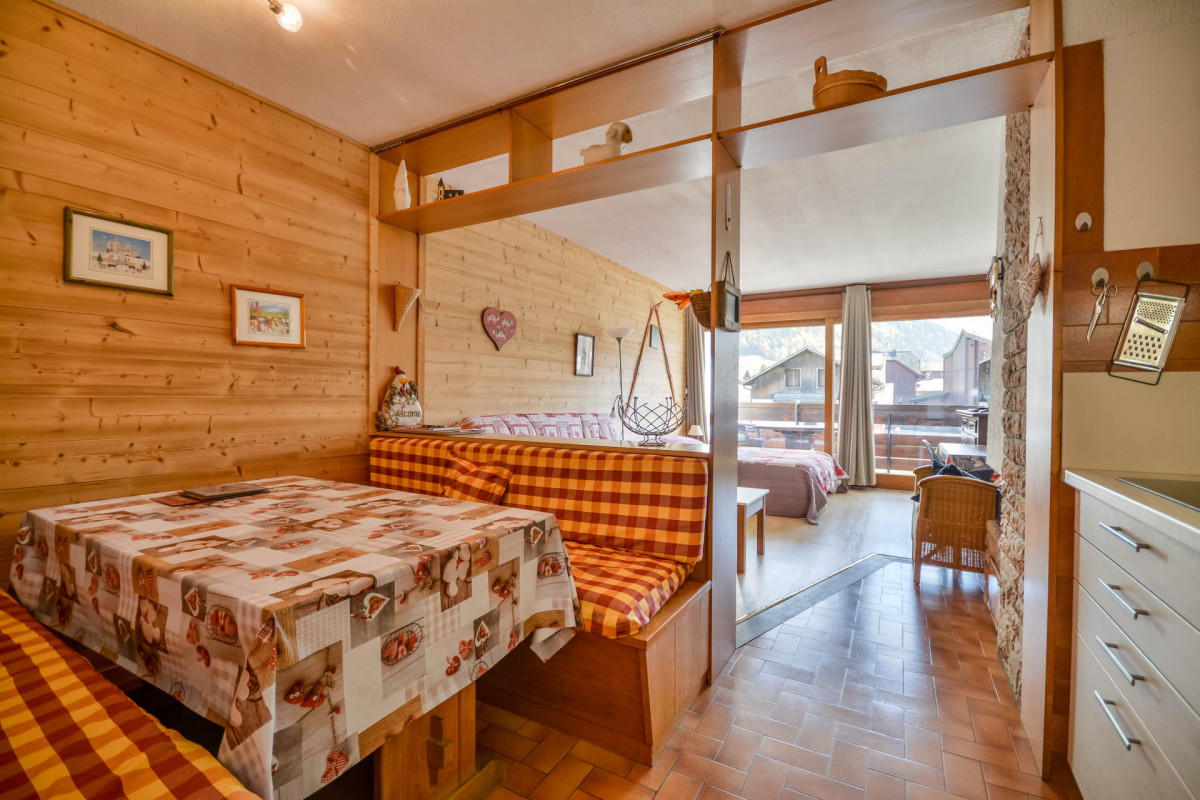 _lv_images__lot_0000050061_03_7179042