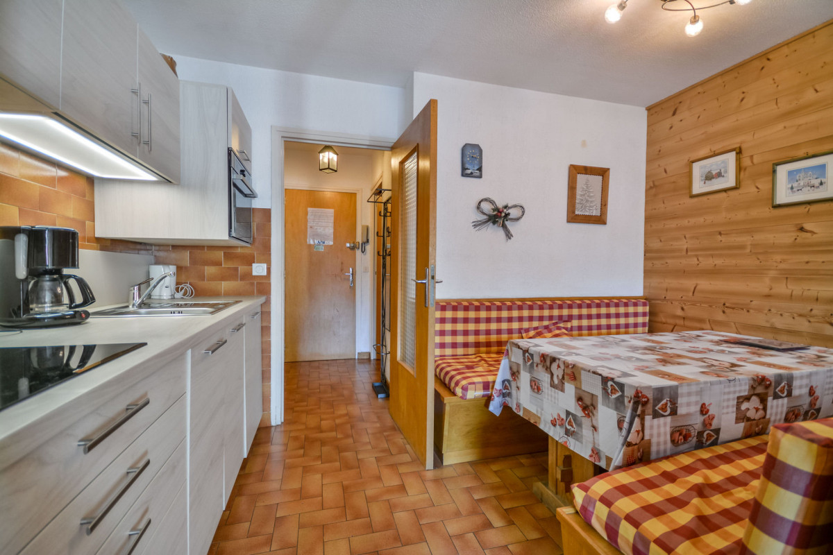 _lv_images__lot_0000050061_04_6831819