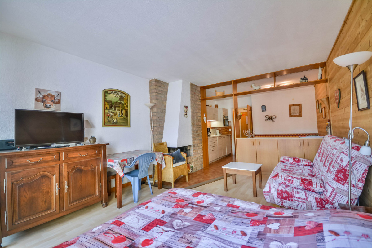 _lv_images__lot_0000050061_07_6885502