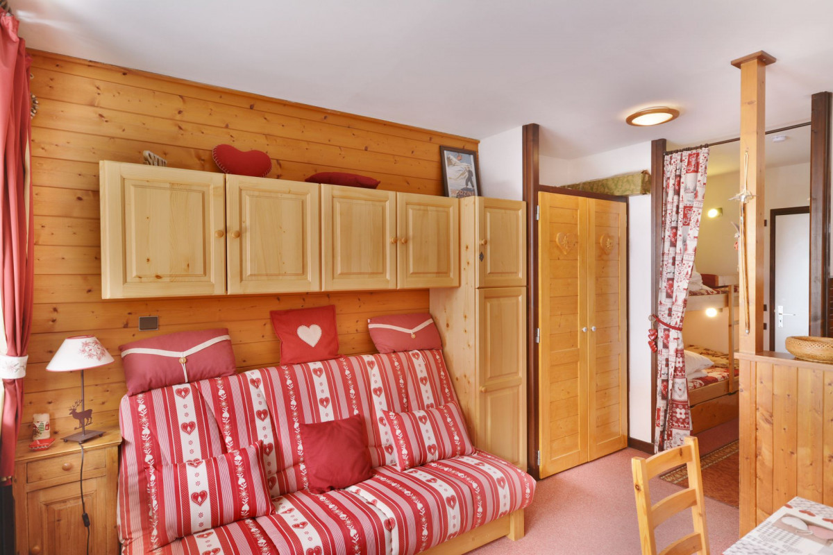 _lv_images__lot_0000060060_03_6706878