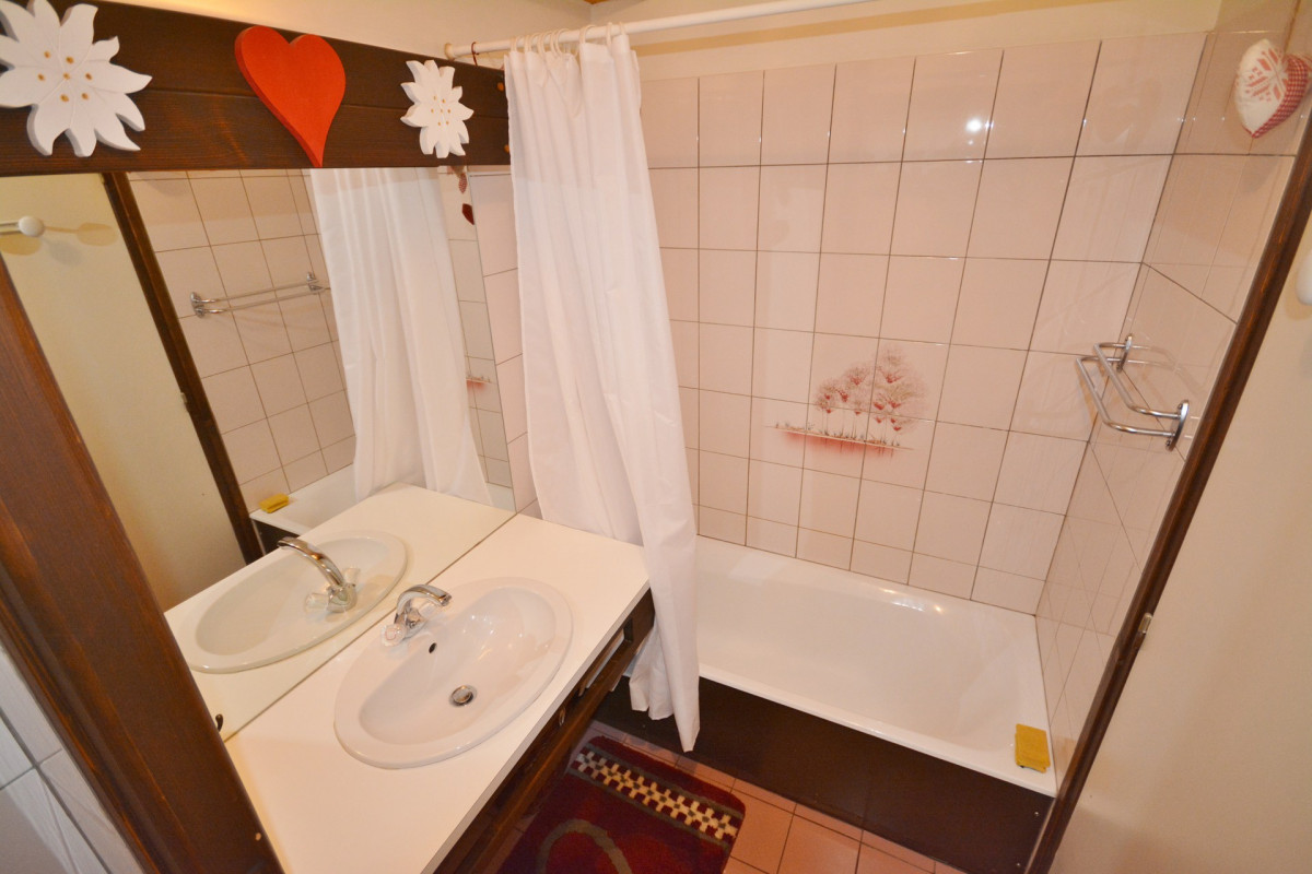 _lv_images__lot_0000060060_07_6930755