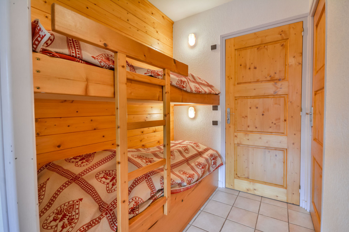 _lv_images__lot_0000060201_05_7253580