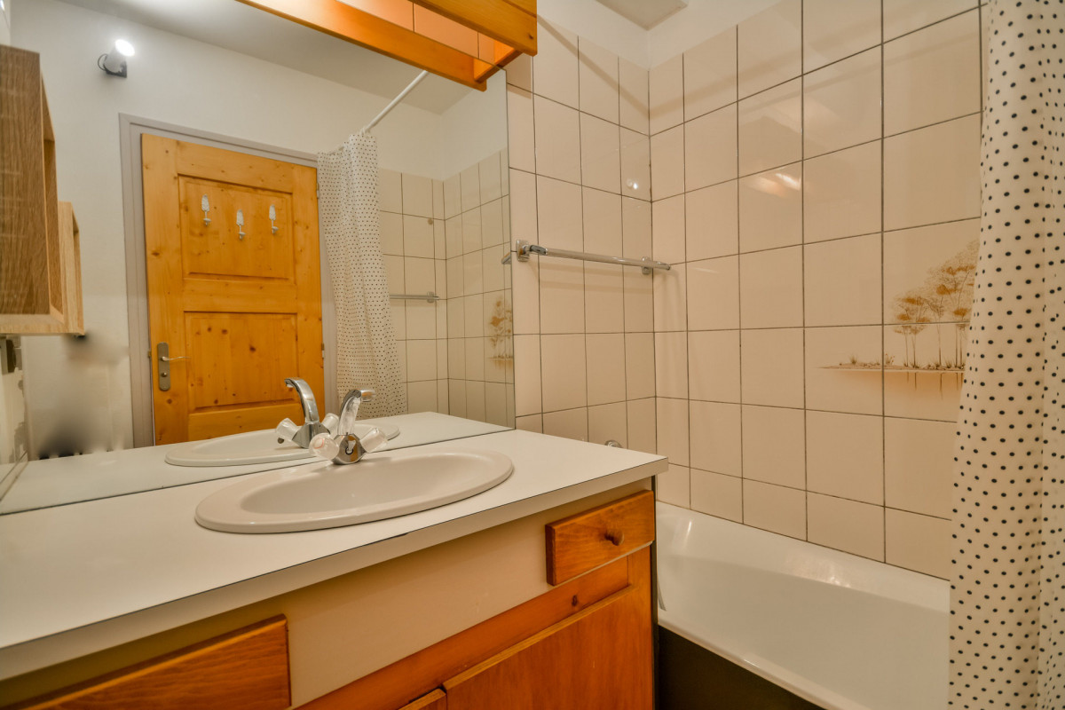 _lv_images__lot_0000060201_06_6987711