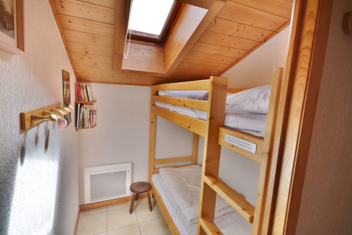 _lv_images__lot_0000920233_04_7108695 _lv_images__lot_0000920233_04_7108695