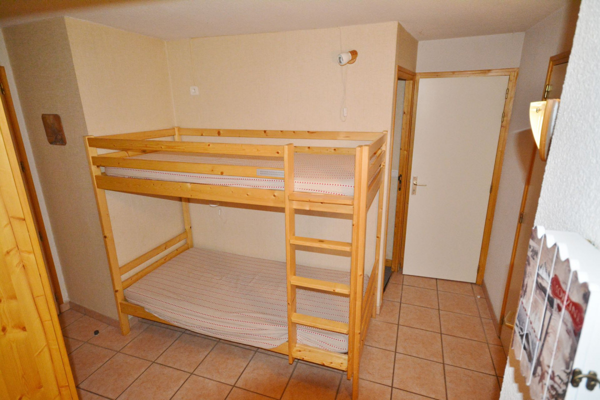 _lv_images__lot_0001020204_06_7108218