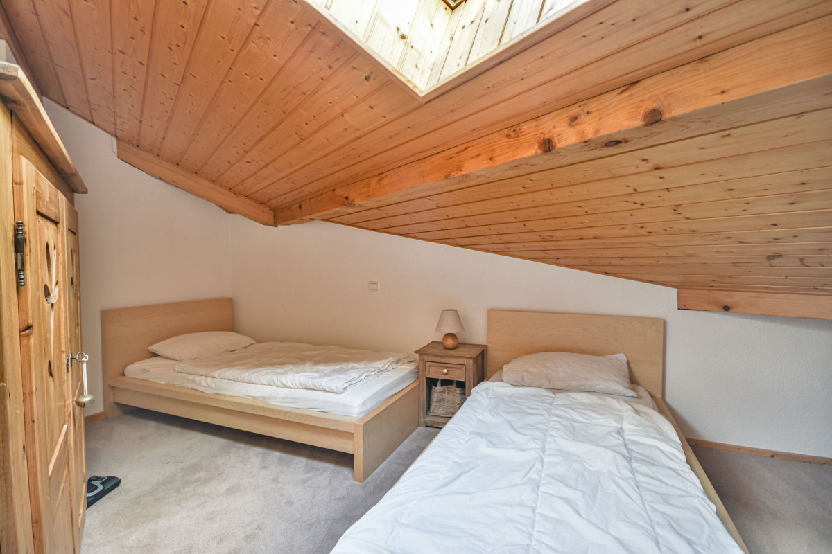 _lv_images__lot_0020392231_05_6786555