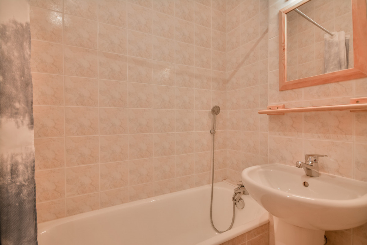 _lv_images__lot_0020392231_06_6786557