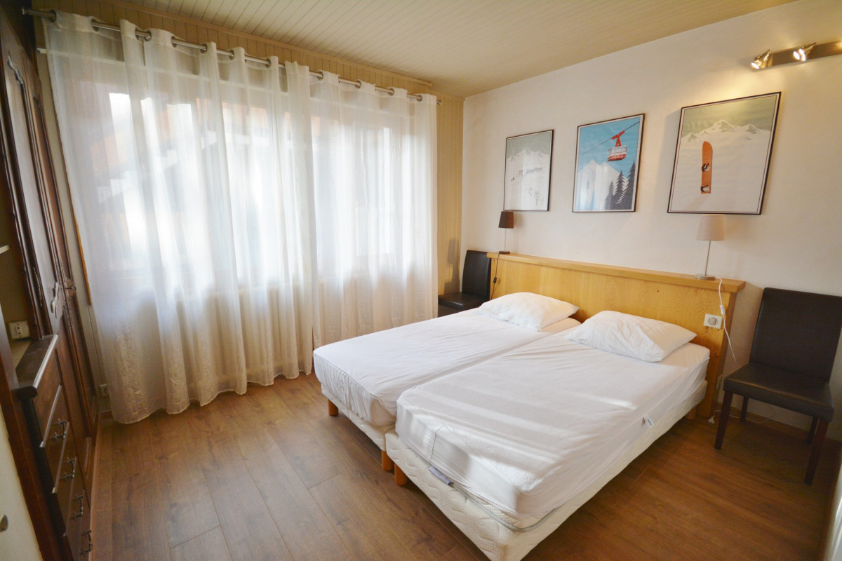 _lv_images__lot_0020392239_04_6673334