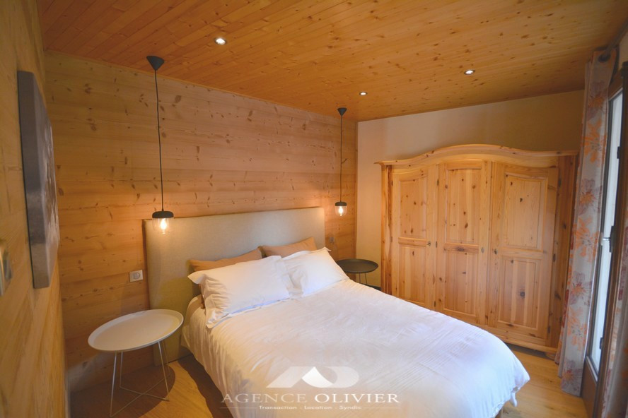 _lv_images__lot_0020392240_04_6710206