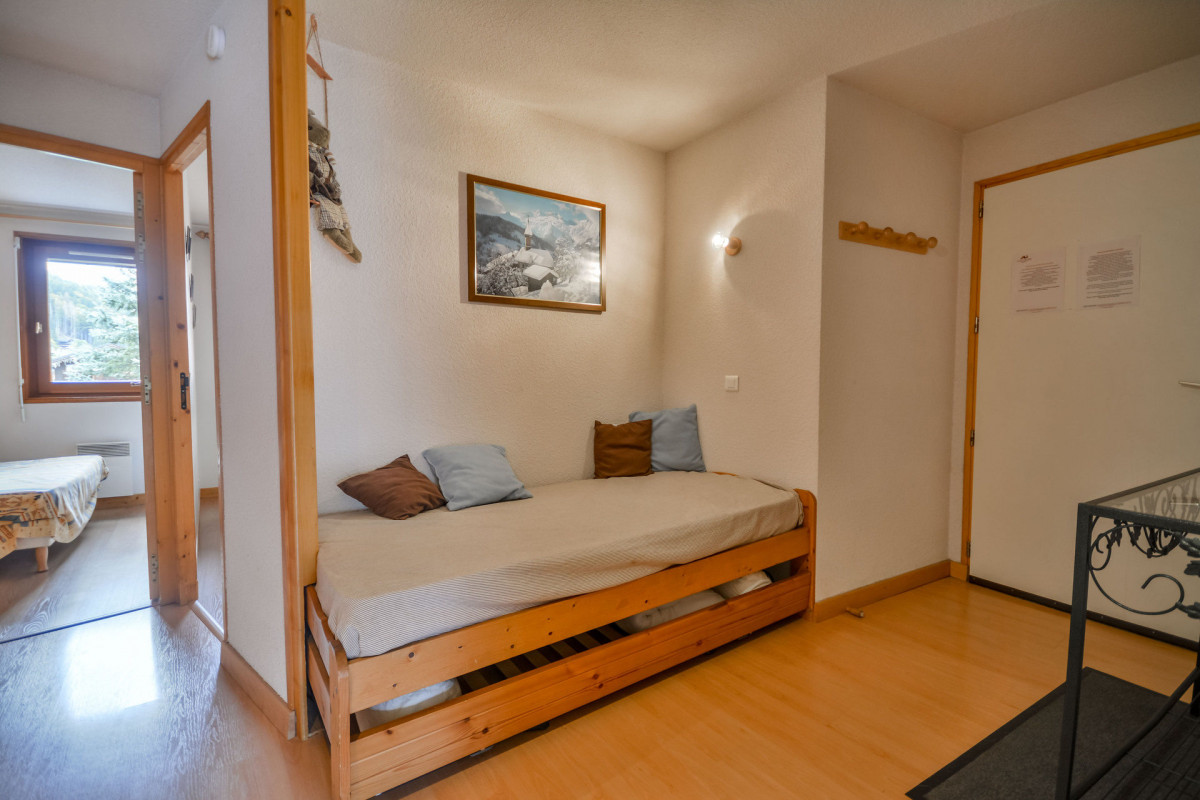 _lv_images__lot_0020392250_08_6888844