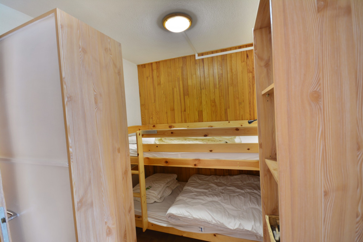 _lv_images__lot_0020392296_04_6995701