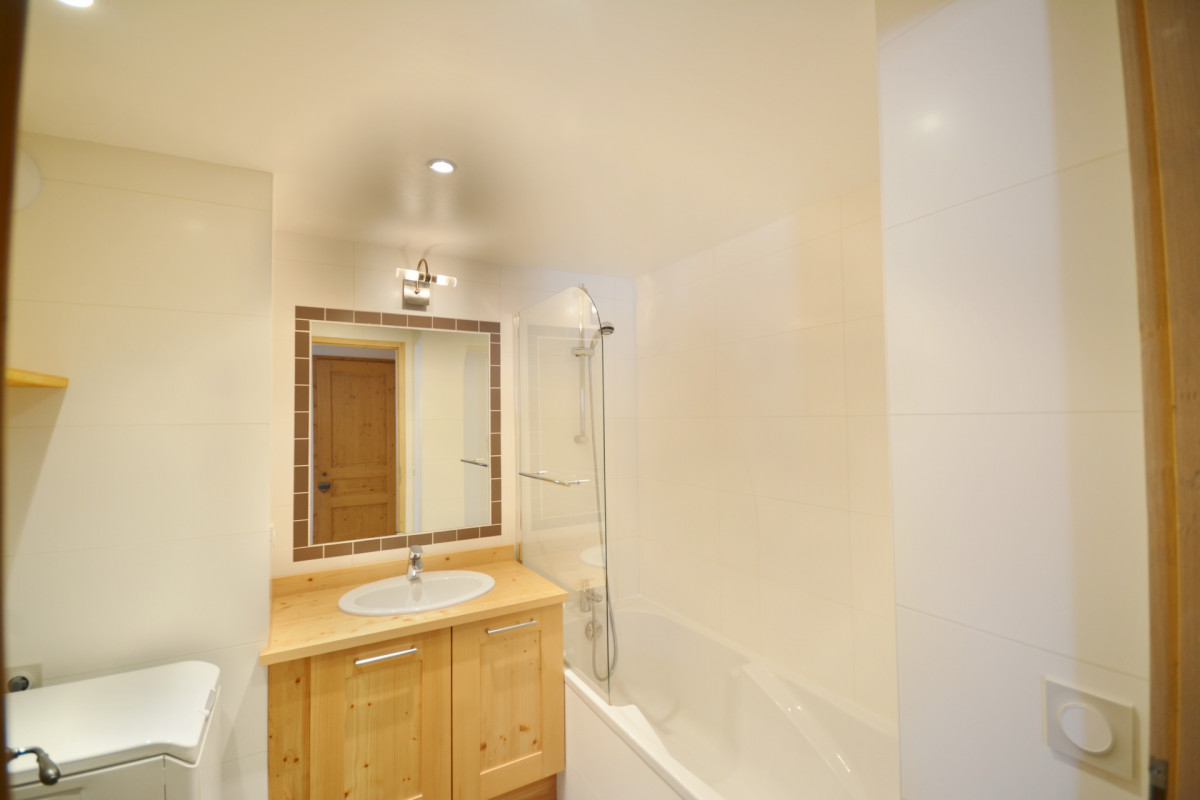 _lv_images__lot_0020392305_06_7096654