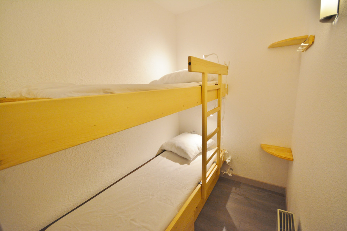 _lv_images__lot_0020392327_04_7143897