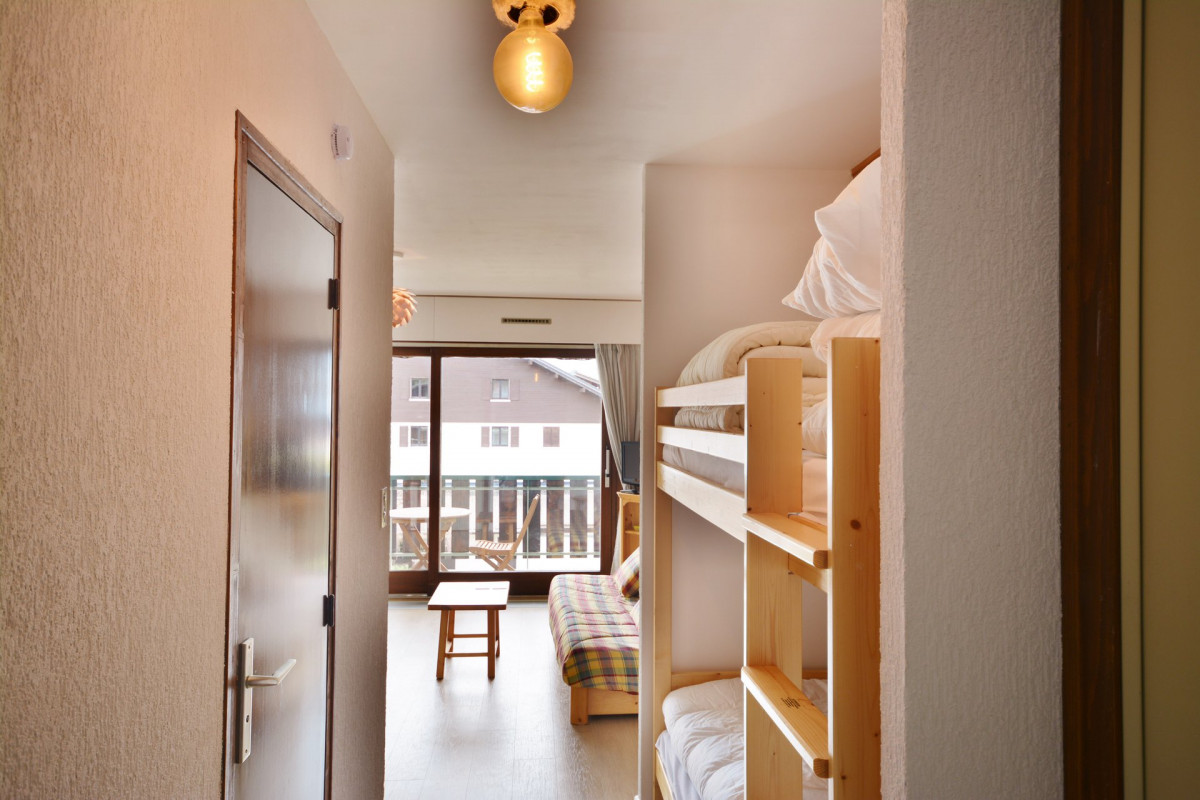 _lv_images__lot_0020392413_04_7120512