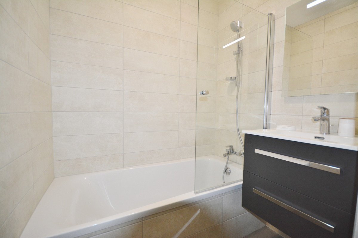 _lv_images__lot_0020392413_06_7120514