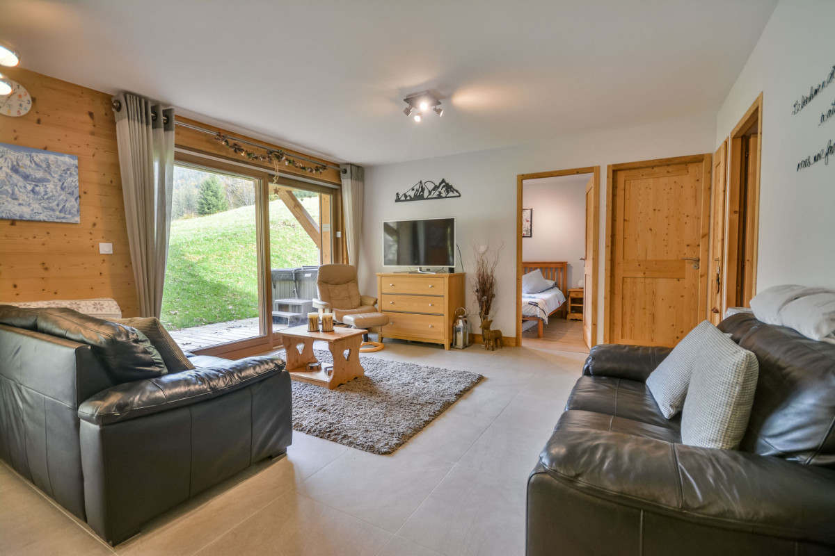 _lv_images__lot_0020392425_15_7245554