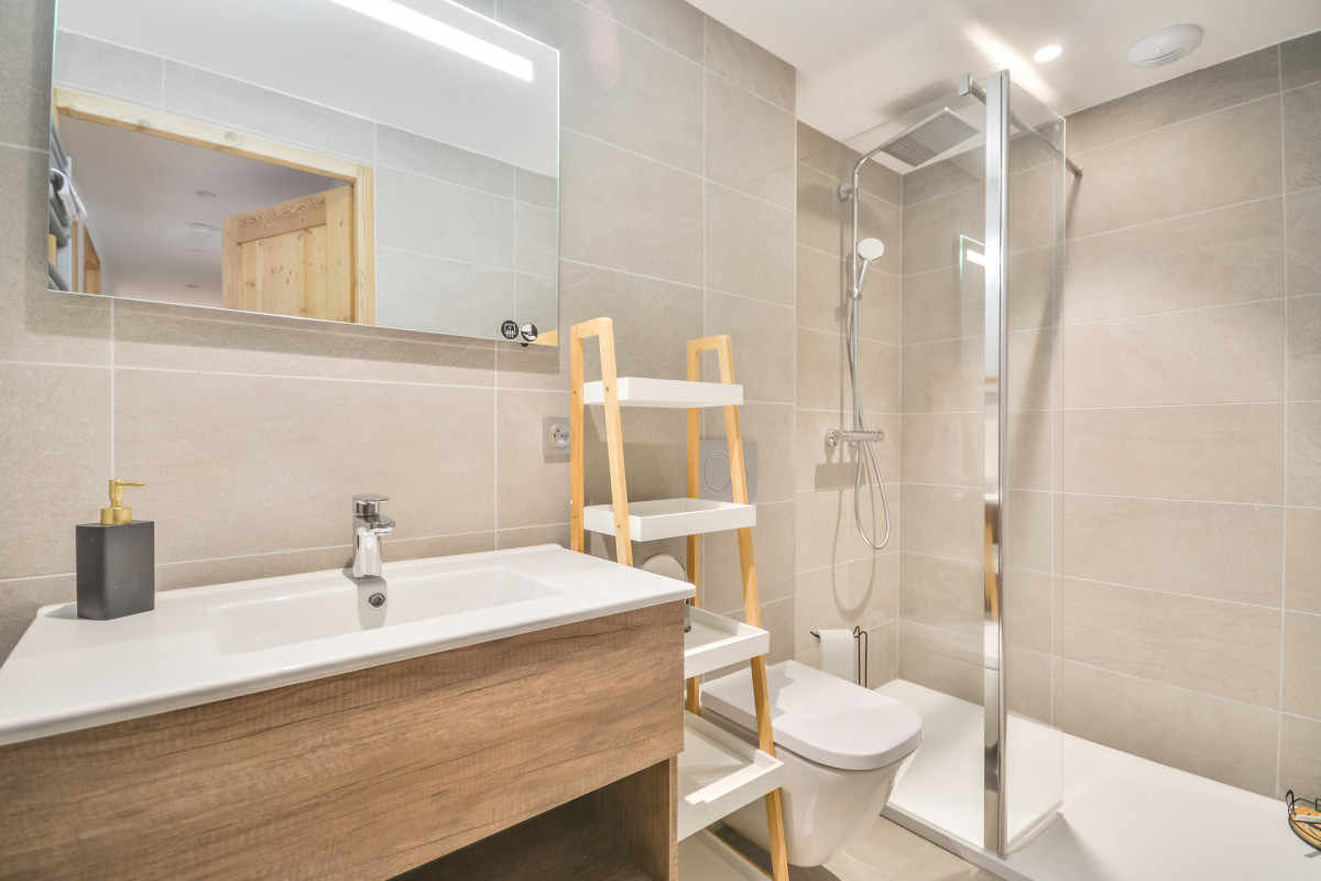 _lv_images__lot_0020392464_06_7143218