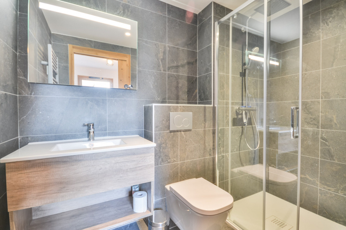 _lv_images__lot_0020392466_06_7046574