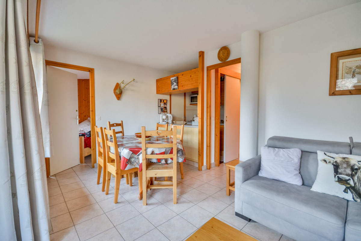 _lv_images__lot_0020392470_02_7003410