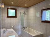 chambre-1-sdb-baignoire-toilettes-3818838