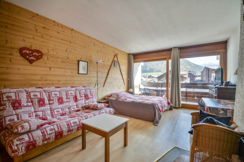 _lv_images__lot_0000050061_01_6912065