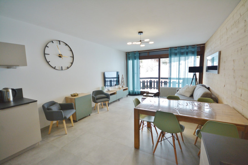 _lv_images__lot_0000100231_01_6684705