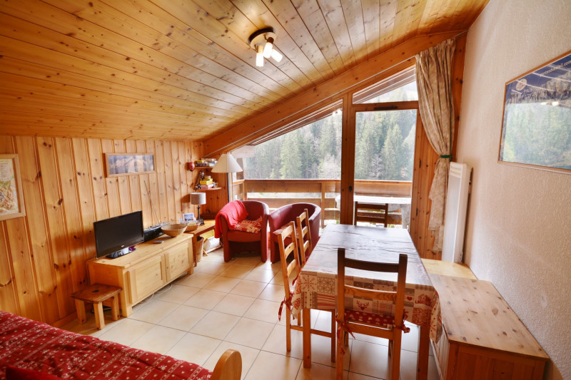 _lv_images__lot_0000920233_01_6900411