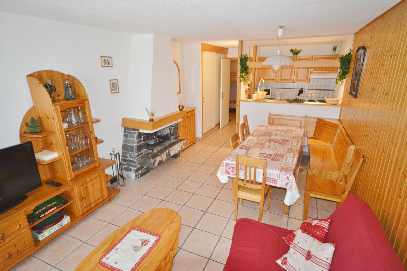 _lv_images__lot_0001020204_01_7143323