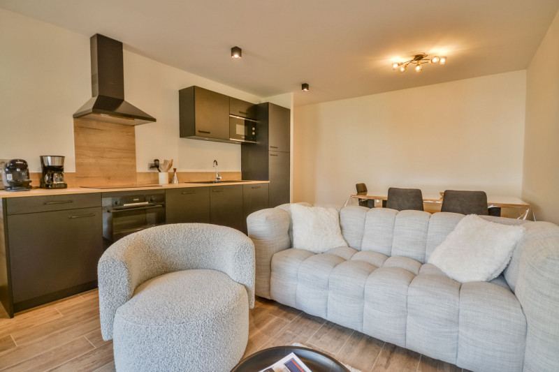 _lv_images__lot_0020392466_01_7085203