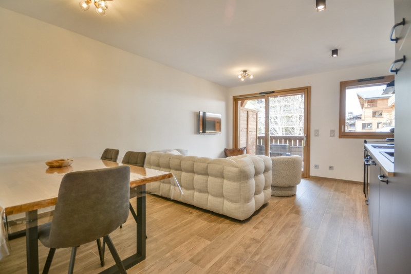 _lv_images__lot_0020392466_02_6699386