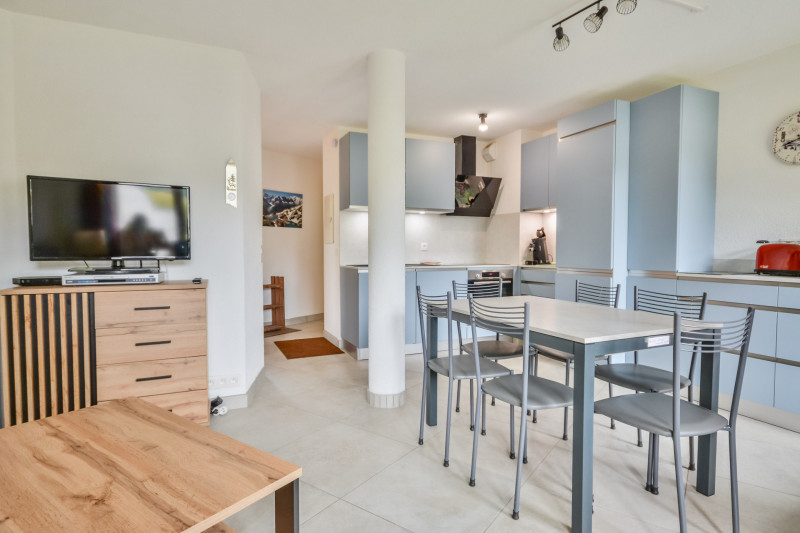 _lv_images__lot_0020392477_01_6669915